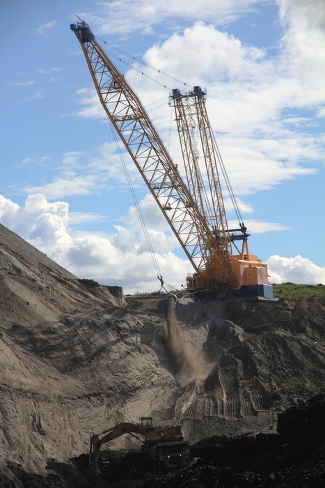 This giant electric dragline is a crucial component of the <a href="http://www.groundtruthtrekking.org/Issues/AlaskaCoal/UsibelliCoalMine.html">Usibelli coal mines</a> operation.