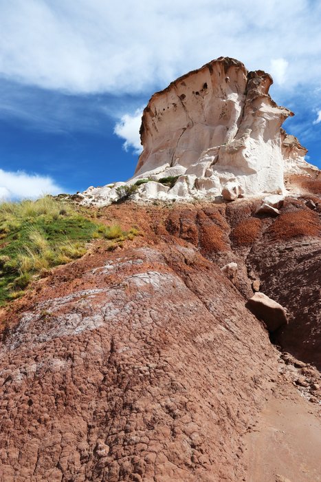 Along the Rio Deseguadero, this chalky volcanic layer stands out in sharp contrast to the red clay-rich hills.