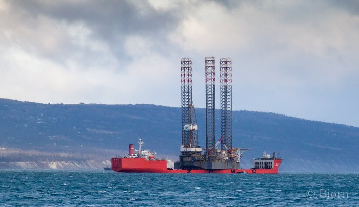 Endeavor Jackup rig prepares to leave Alaskan waters and is being transported by 765-foot heavy lift vessel Zhen Hua. 