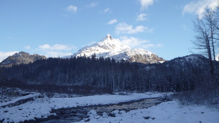 This mountain separates the two main branches of the Tutka River.
