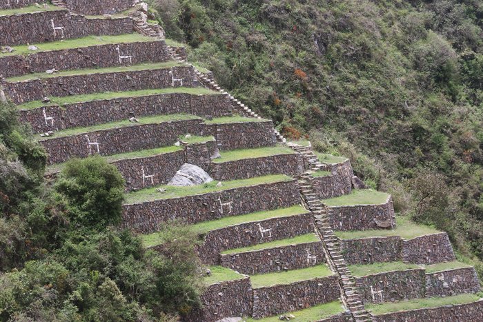 These terraces were built with unusual vertically-oriented stones and pictographs of lamas.